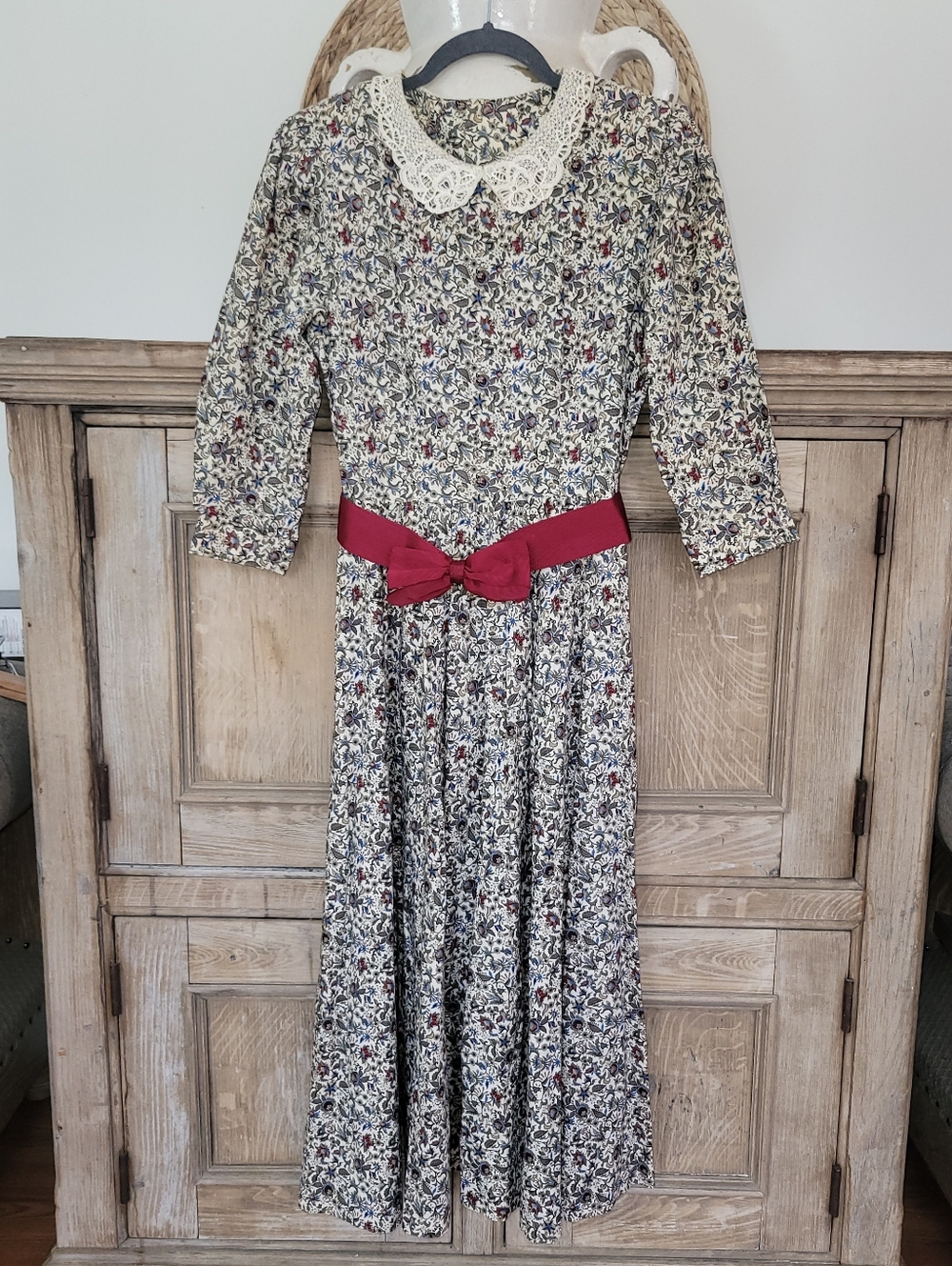 Floral Long-Sleeve Maxi Dress with Cream Lace Collar and Burgundy Waist Sash